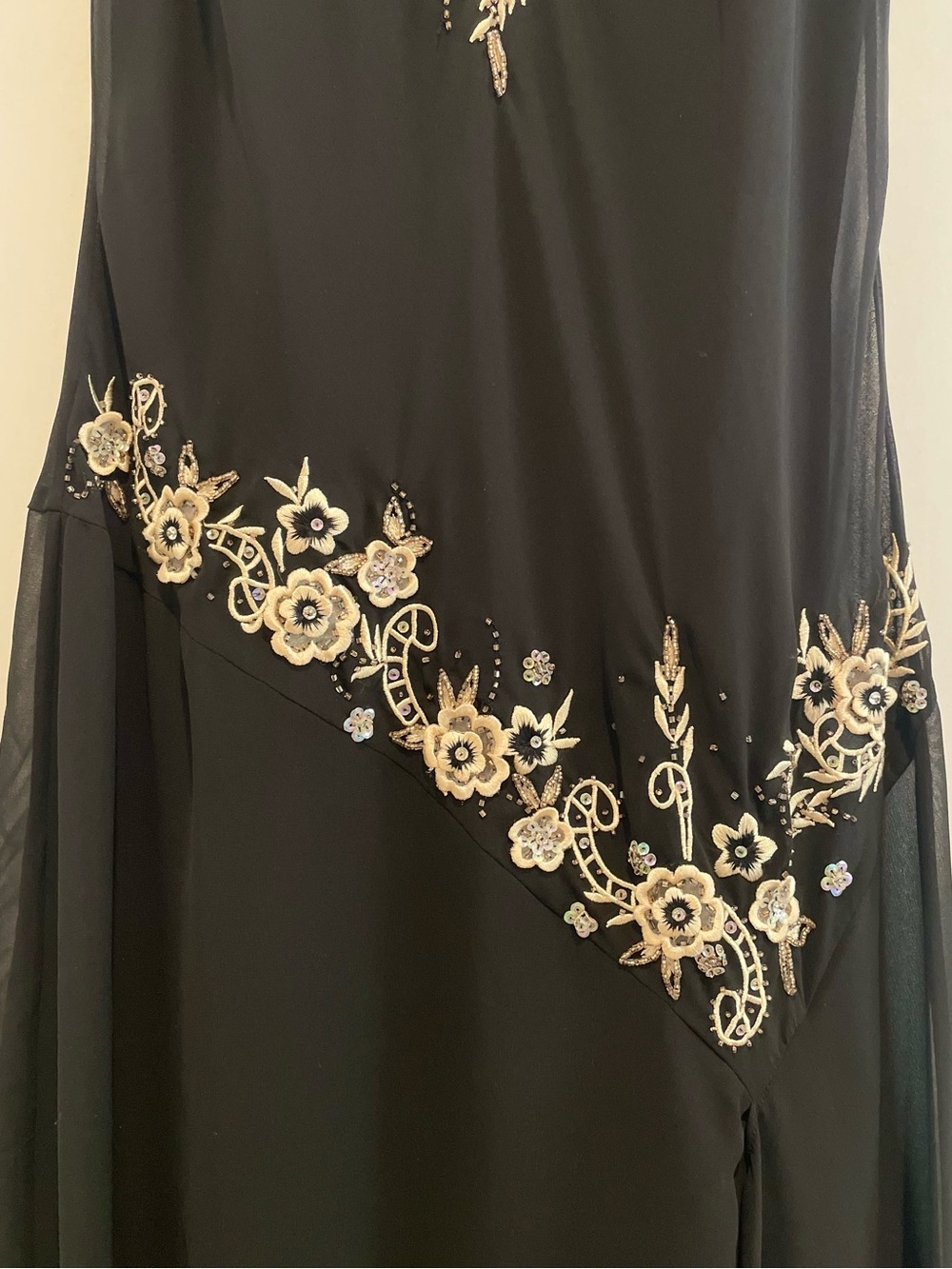 R&M Richards Vintage Floral Embroidery Black Dress- sz 8
Cocktail, party, dinner - Picture 4 of 6